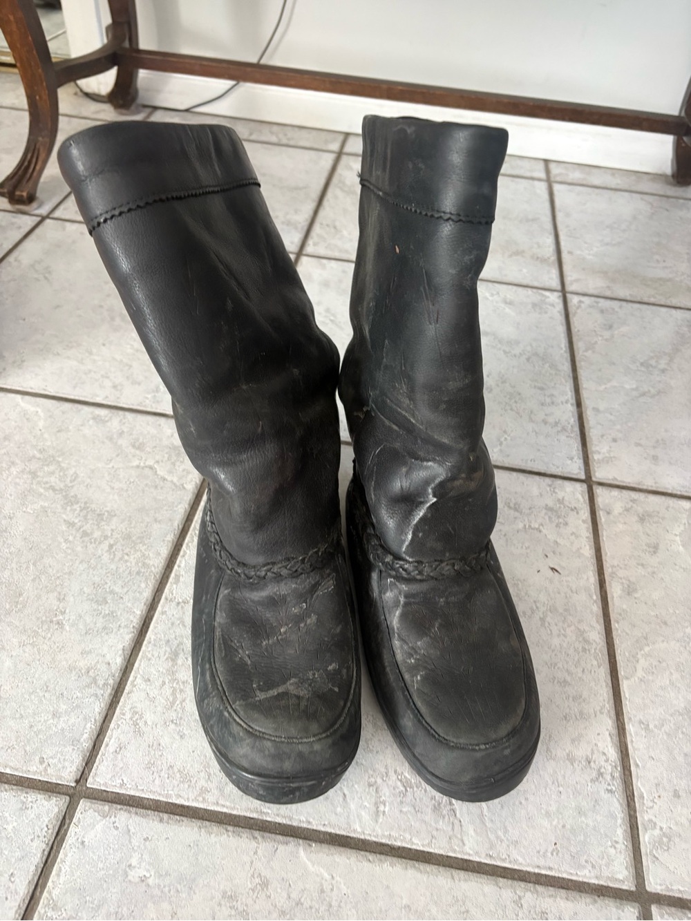 Manitoba’s Mukluks - Black, Size L8